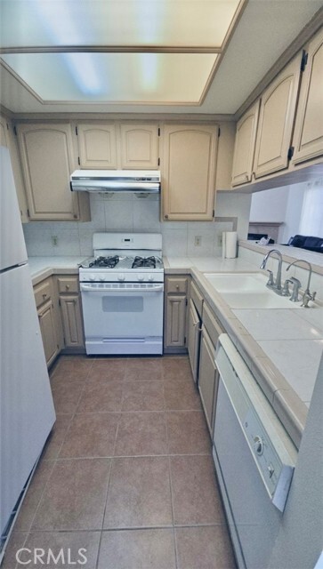 Building Photo - 5544 Sultana Ave