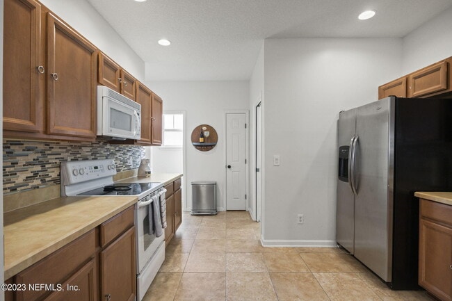 Building Photo - 781 Paradise Ln