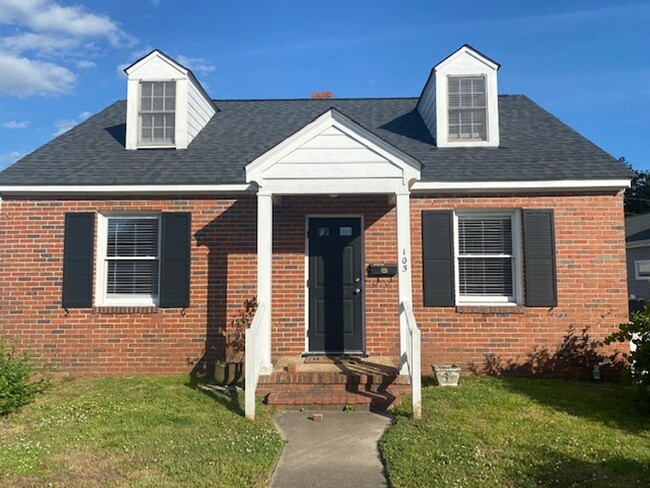 Primary Photo - Ready for new tenants June 2025! Downtown ...