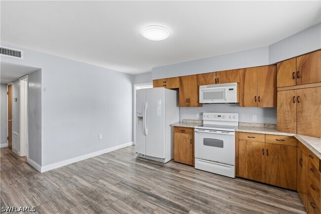 Building Photo - 4220 Deleon St