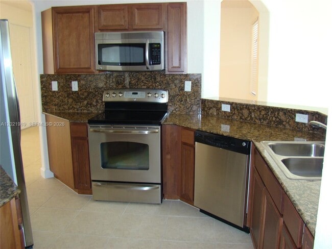 Building Photo - 8651 NW 111th Ct