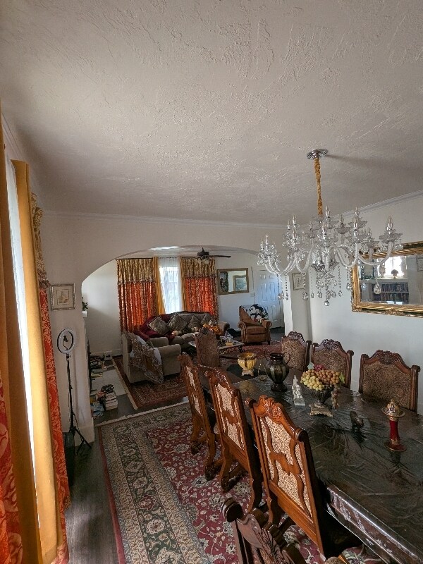 Building Photo - 106 E 1st S