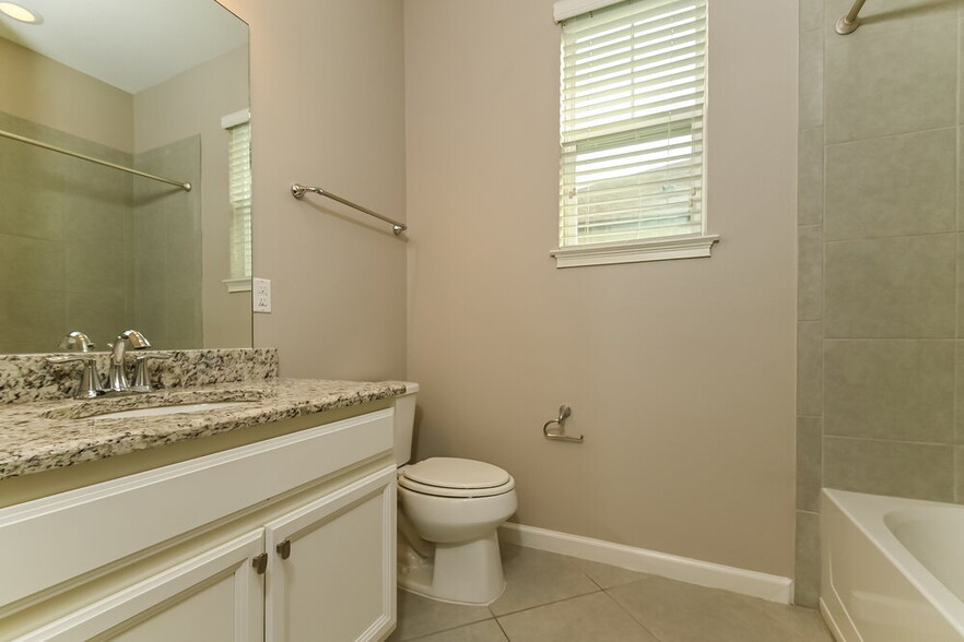 Building Photo - 11832 Meadowgate Pl