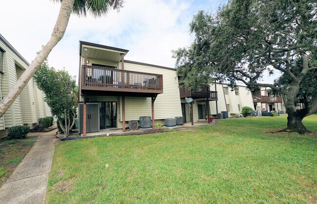 Building Photo - 308 Miracle Strip Pkwy SW