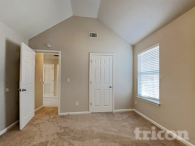 Building Photo - 6936 Foxmoor Way