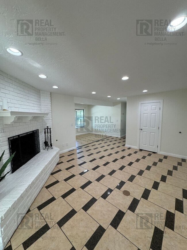 Building Photo - 7BR Single-Story Retreat on 2.7+ Acres – Spacious, Sun-Filled Living in Prime Temecula