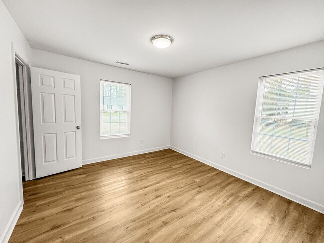 Building Photo - Newly Remodeled 3-BR, 2-Bath Home