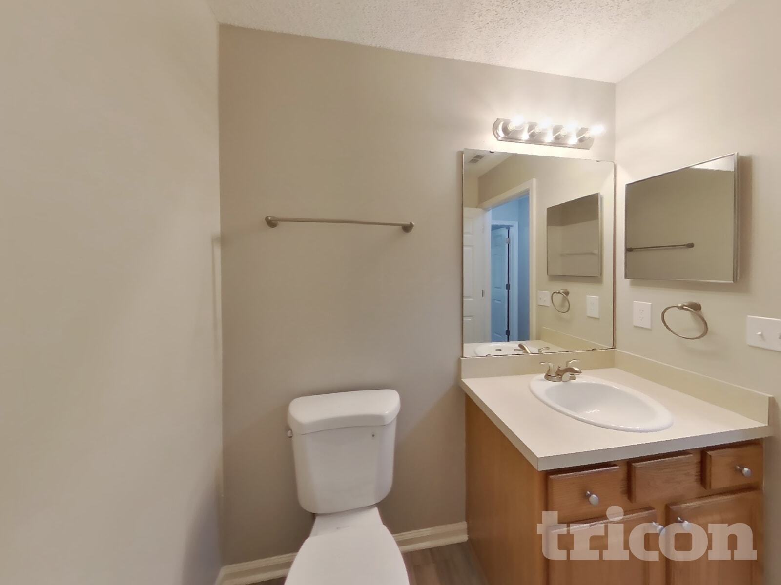 Building Photo - 1695 Northglen Cir