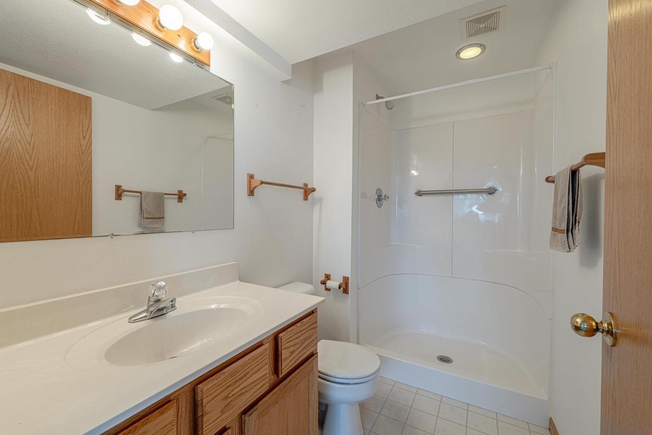 Full Bathroom 3 - 100 Grossenbacher Ln