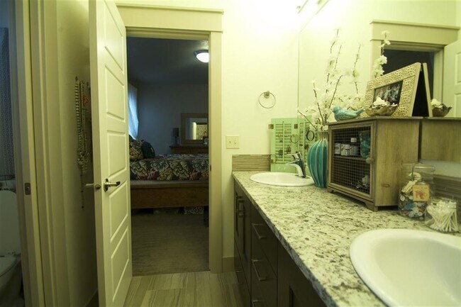 Building Photo - Wonderful Patio Home In The Mill District ...