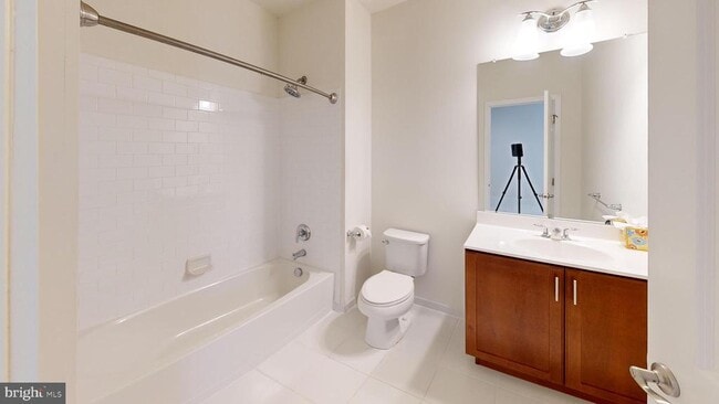 Building Photo - 909 Lakeview Ct