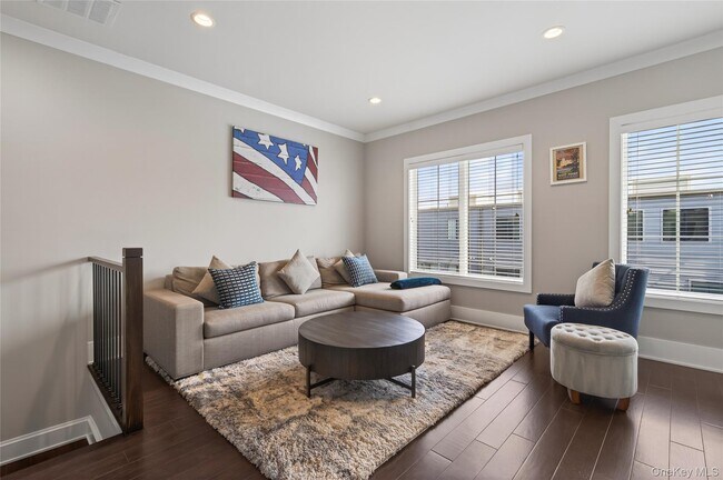 Building Photo - 348 Horseman Blvd