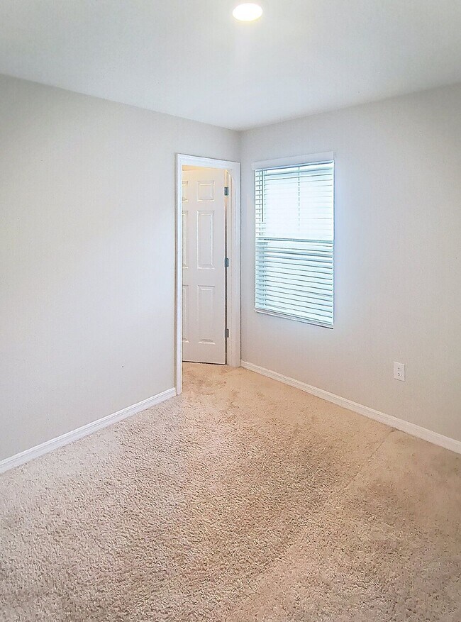 Building Photo - 12937 Camarillo Pl
