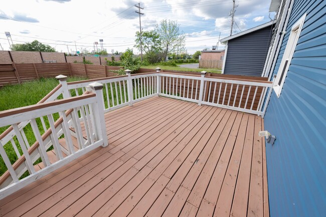 Building Photo - Beautifully Renovated 2-Bedroom Single Fam...