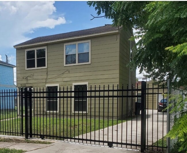 Building Photo - 5118 Plum Dr