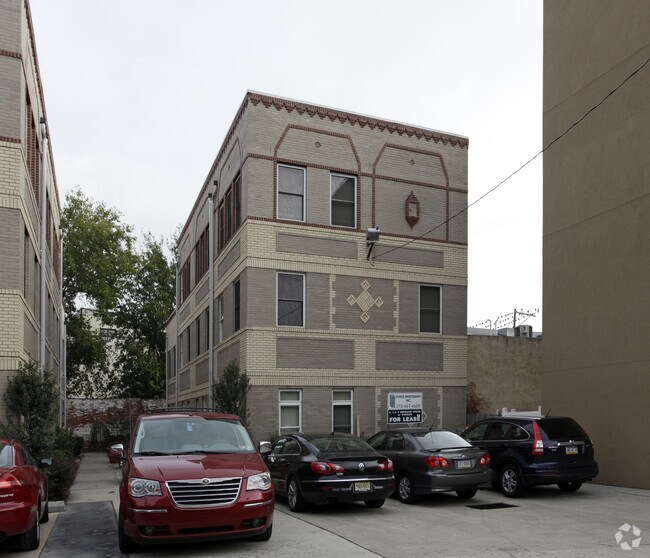 Building Photo - Romeo Place