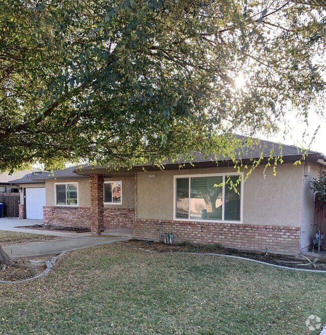 Building Photo - 3 Bedroom 2 Bath Home