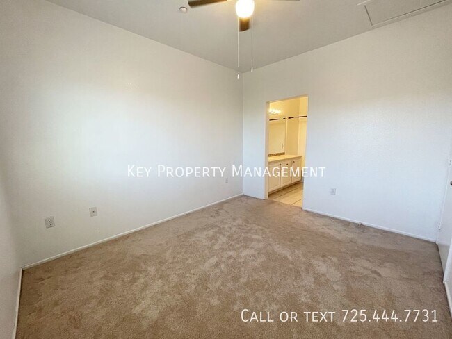 Building Photo - GORGEOUS THREE STORY 2 BEDROOM TOWNHOME IN...