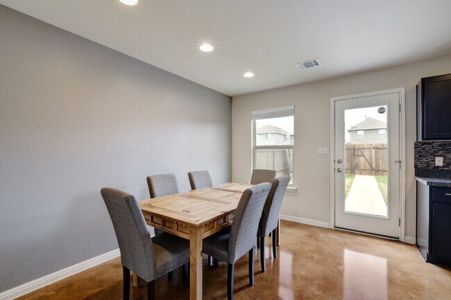 Building Photo - 4616 Inicio Ln