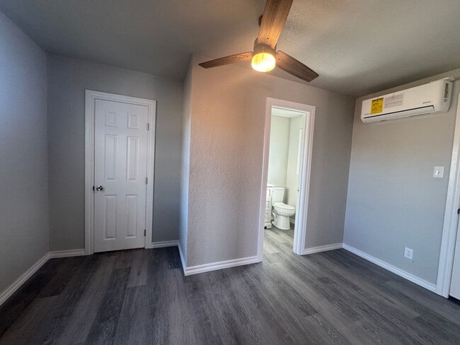 Building Photo - 304 S 2nd St