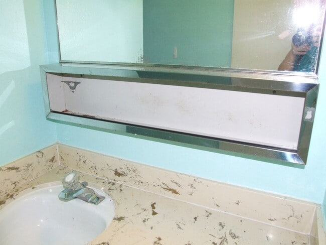 Building Photo - 2 Bedroom in Central Incline (IM21)