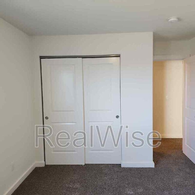 Building Photo - 1214 SW 27th St