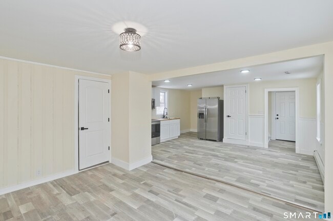 Building Photo - 47 Maple Ave