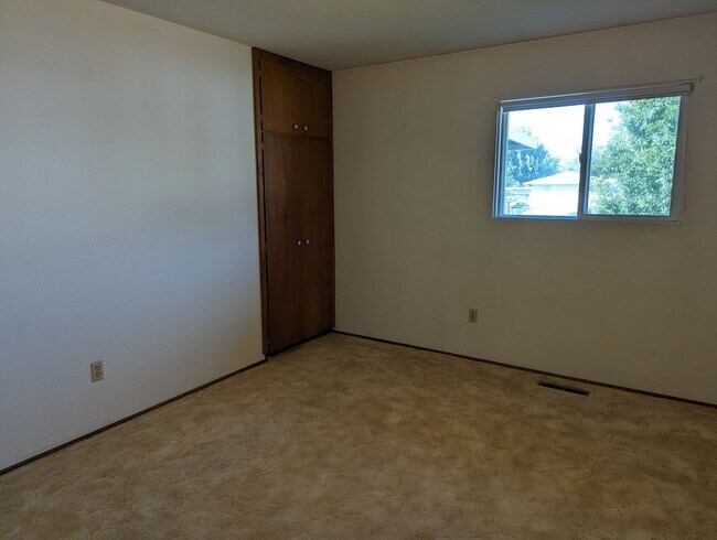 Building Photo - 60P