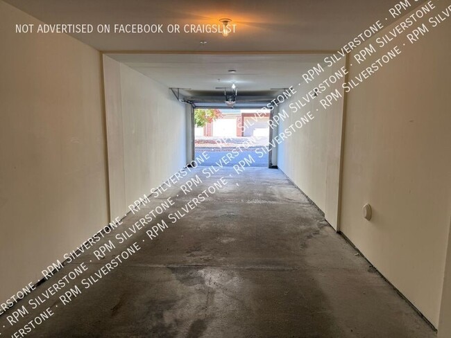 Building Photo - 3255 Camden Dr