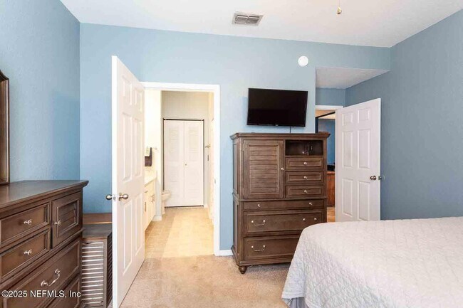 Building Photo - 13700 Richmond Park Dr N