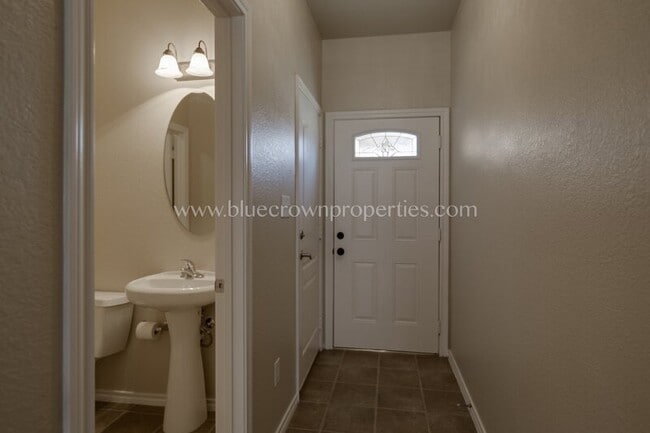 Building Photo - 706 Parkplace Ridge