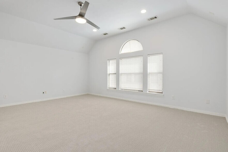 Building Photo - 5836 Sterling Dr