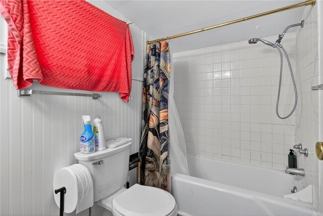 Building Photo - 607 N Cayuga St