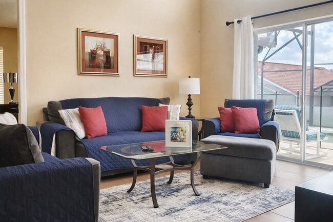 Building Photo - 525 Paloma Dr