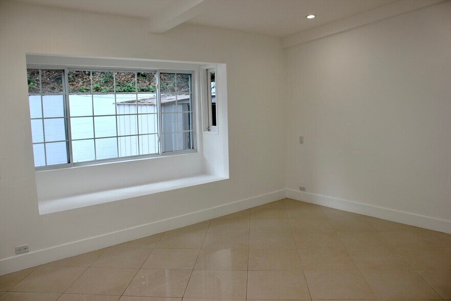 Building Photo - 1265 Bienveneda Ave