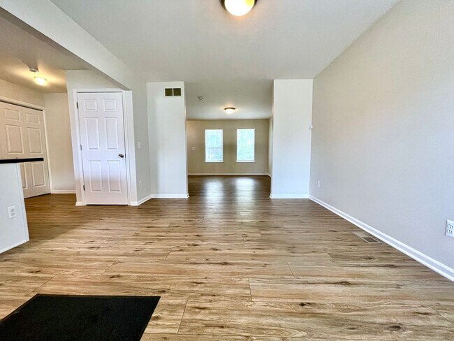 Building Photo - Beautiful, Spacious 3 bed/2 bath House near West Village!