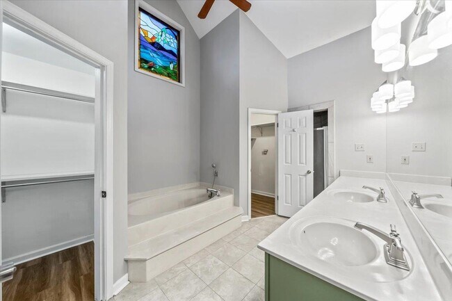 Building Photo - 7559 Cross Village Dr