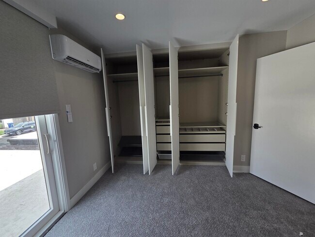 Building Photo - 1440 E Laguna Pl