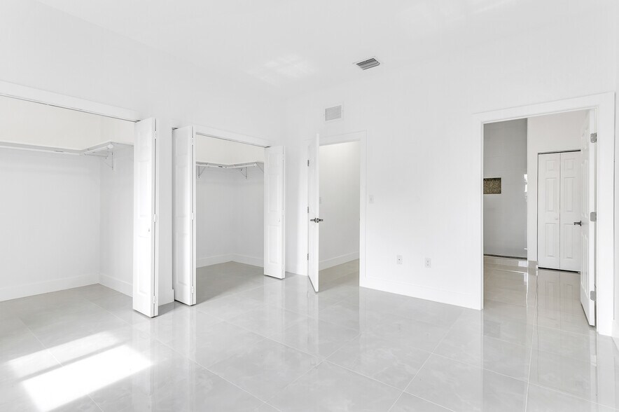 Building Photo - 785 SW 7th Ave