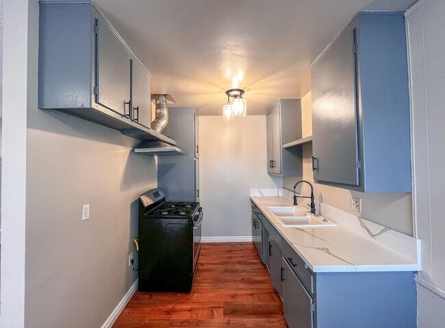 Interior Photo - 2617 W Rosecrans Ave