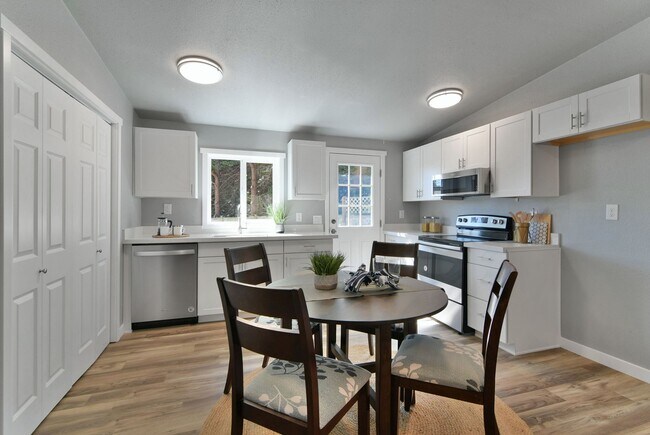 Building Photo - 19226 Filbert Rd