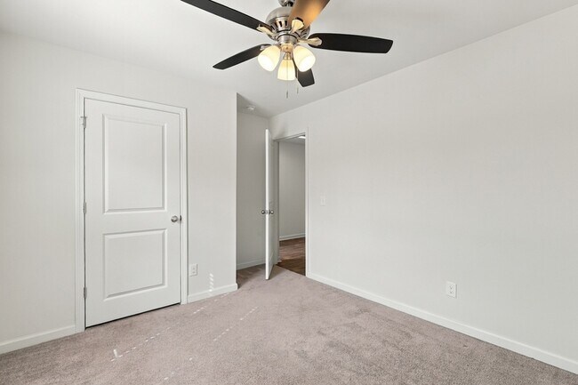 Building Photo - 100 Cotton Bluff Ct