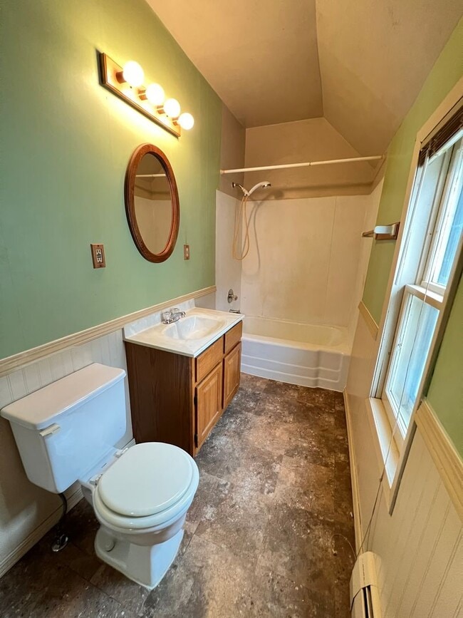 Building Photo - AVAILABLE JUNE - Large 3 Bedroom, 2 Bathroom Home in Billings Park