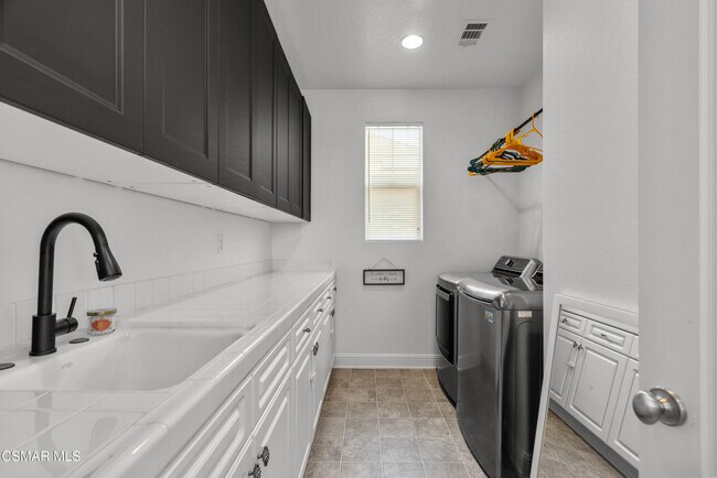 Building Photo - 1729 Bluesage Ct