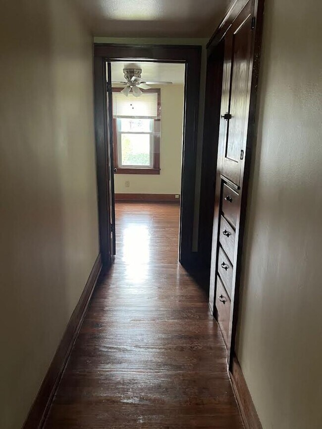 Building Photo - 453 E Kline St