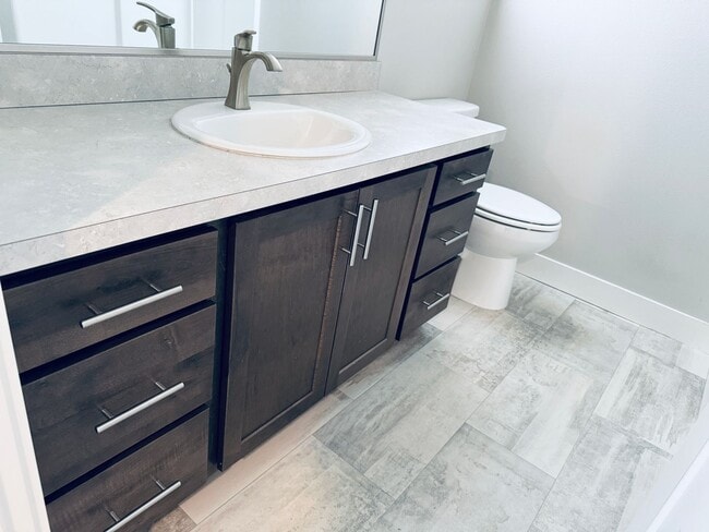 Building Photo - Gorgeous Townhome in Signal Peak (West End...