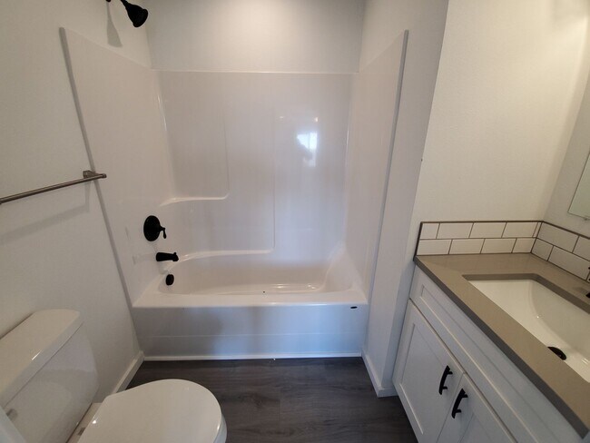 Building Photo - Newer Build