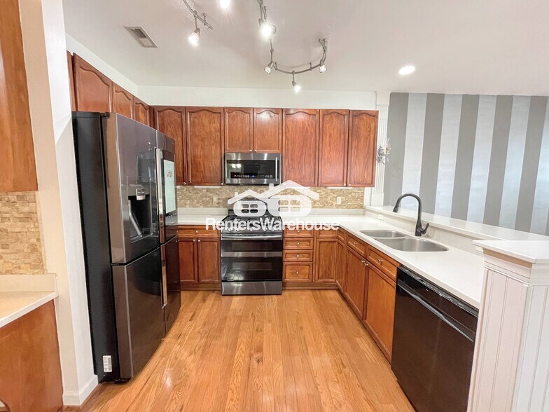 Building Photo - 3932 Cromwell Park Dr