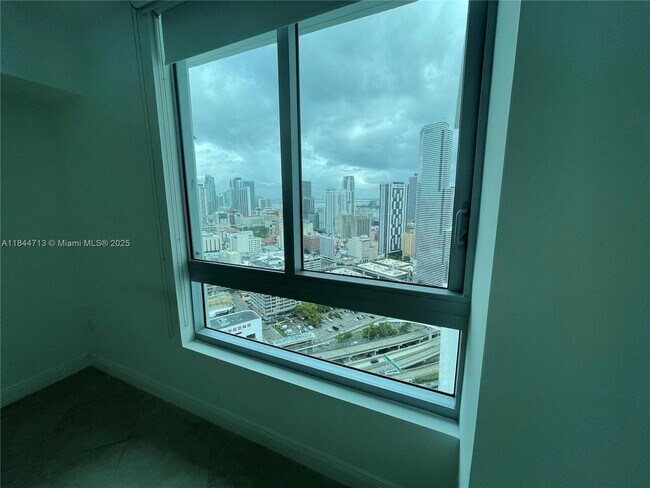 Building Photo - 350 S Miami Ave