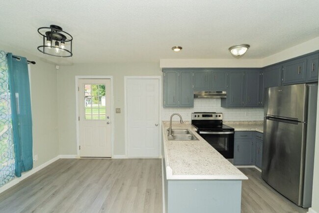 Building Photo - 615 Doane Dr